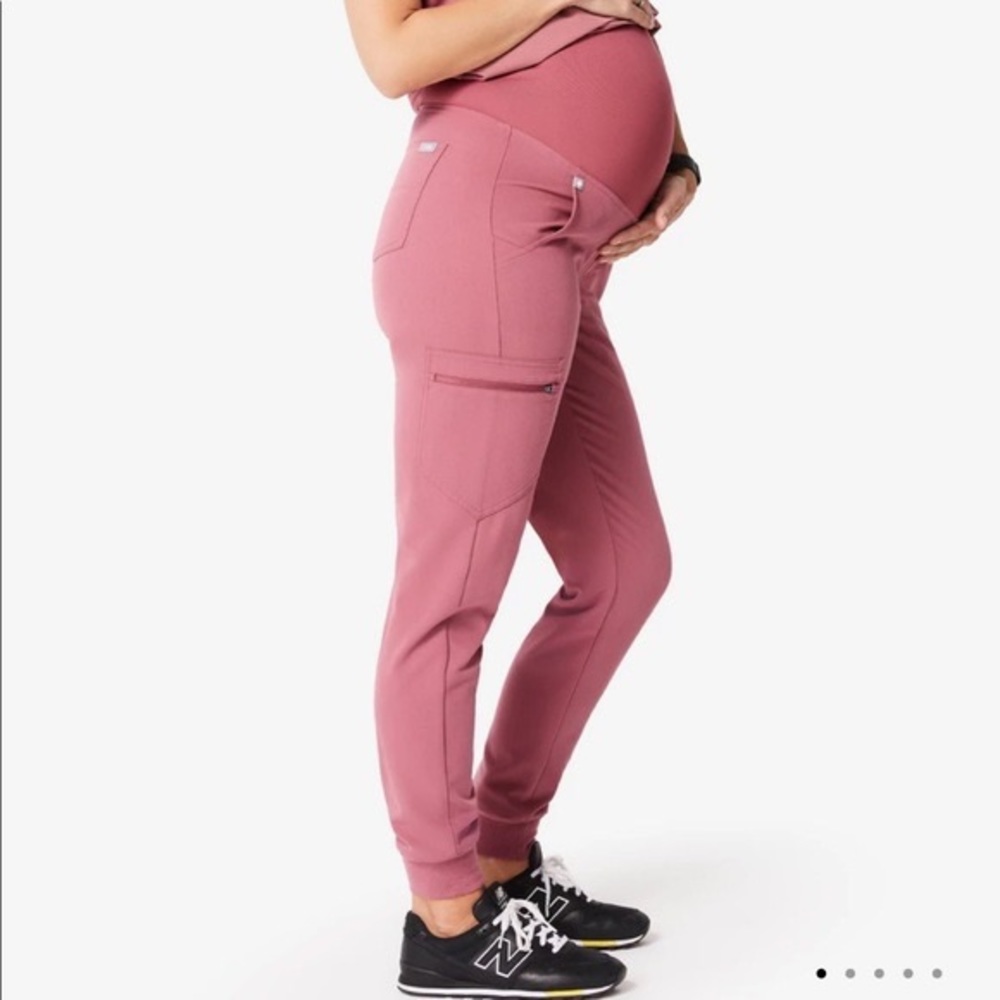 NWT Mauve Zamora Maternity Jogger Scrub Pants